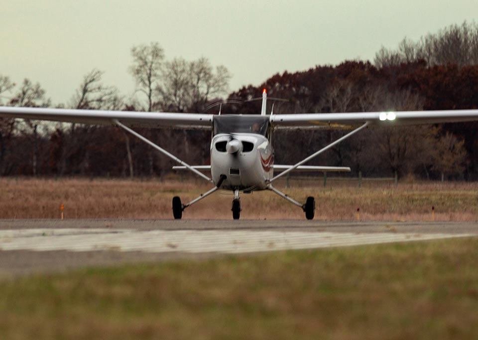 CESSNA 172S ON RUNWAY